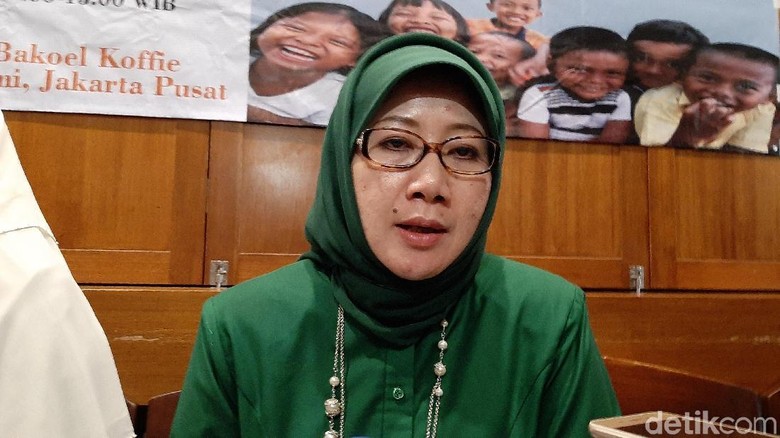 Anggota DPR Kritisi Kampus soal Viral Ayah Nangis Tak Sanggup Bayar UKT Anggota DPR Kritisi Kampus soal Viral Ayah Nangis Tak Sanggup Bayar UKT