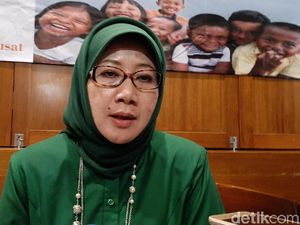Anggota DPR Kritisi Kampus soal Viral Ayah Nangis Tak Sanggup Bayar UKT