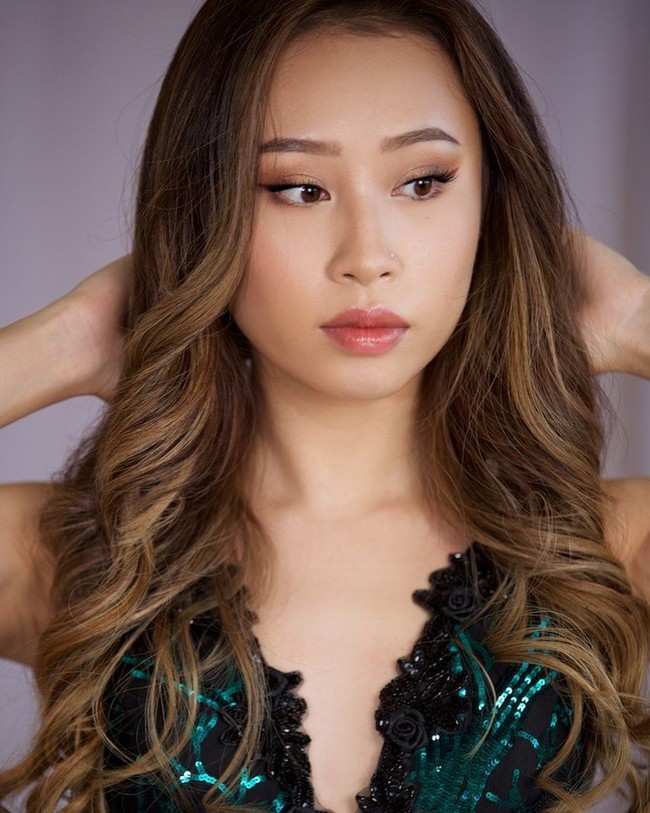 Dalam cuitannya, wanita 20 tahun ini berkomentar tentang komunitas orang kulit hitam yang kerap melakukan tindak kriminal terhadap sesamanya sendiri. Pada 2018, ia juga pernah menulis di Twitter, menolak pakai hijab dalam aksi solidaritas terhadap kaum Muslim. Foto: Instagram/@katzhux