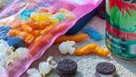 Kalau Barang-Barang Nggak Penting Ini Dijual, Kamu Mau Beli?