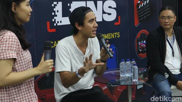 Zach King di booth Toyota