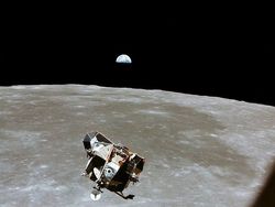 Foto-foto Ikonik Manusia Menginjak Bulan 50 Tahun Silam