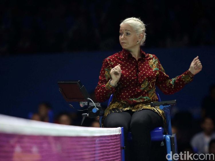 Tampil Beda, Wasit Indonesia Open Pakai Batik dan Lurik