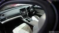 Mesin dikawinkan dengan transmisi otomatis CVT. Mesin itu diklaim lebih bertenaga daripada mesin 2.400 cc.