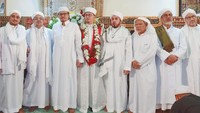 Menantu Rizieq, Akhinaa alFaadhil As-Sayyid Alwi bin Hasan bin Ali bin Smith (tengah) (Foto: Dok. Istimewa)