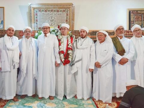 Menantu Rizieq (tengah) Menantu Rizieq (tengah)