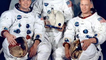 Inilah foto legendaris para penakluk bulan pertama dalam misi Apollo 11 pada 20 Juli 1969 yaitu Neil Armstrong, Buzz Aldrin dan Michael Collins. Foto: Reuters