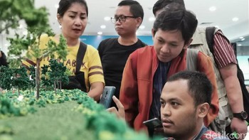 Momen keseruan dalam mengambil objek di sekitar. (Foto: Agus Tri Haryanto/detikINET)