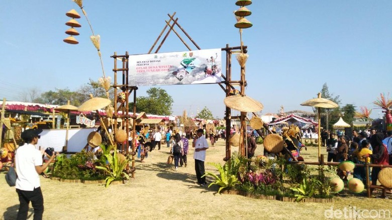 Pameran desa wisata di Semarang (Angling Adhitya Purbaya/detikcom) Pameran desa wisata di Semarang (Angling Adhitya Purbaya/detikcom)