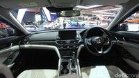 Untuk menambah sensasi berkendara, Honda menyematkan fitur Sport Mode untuk pengaturan performa yang lebih agresif, didukung fitur paddle shift.