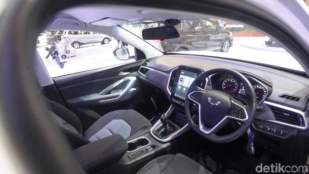 Wuling Almaz
