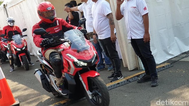Menjajal Skutik Penjelajah 150 cc Honda ADV 150, Pertama di Dunia