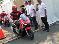 Menjajal Skutik Penjelajah 150 cc Honda ADV 150, Pertama di Dunia