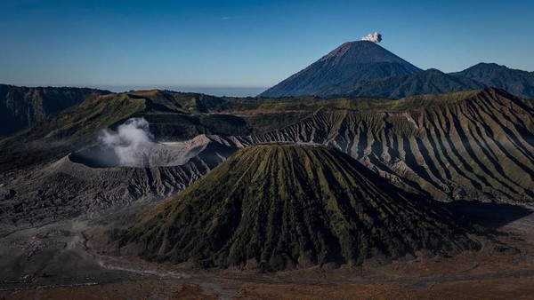 Bromo Memang Seindah Itu... Saat Kering atau Hijau