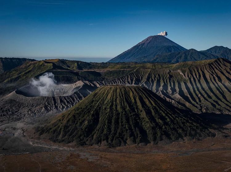 Bromo Memang Seindah Itu... Saat Kering atau Hijau