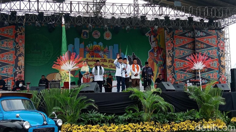 Sekda DKI Buka Festival Lebaran Betawi ke-12 di Monas Sekda DKI Buka Festival Lebaran Betawi ke-12 di Monas