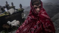 Asal usul festival ini terletak pada puteri abad ke-15 bernama Roro, kerajaan Tengger bersama suaminya Joko Seger, dan pasangan tanpa anak itu meminta bantuan Dewa Gunung untuk melahirkan anak-anak.