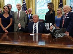 Momen Astronot Penakluk Bulan Mengeluh pada Trump