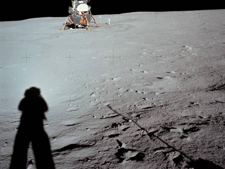 Foto-foto Ikonik Manusia Menginjak Bulan 50 Tahun Silam