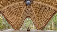 Rumah atau villa pinggir pantai Kota Tulum, Meksiko ini dibangun dengan komponen utama yakni bambu. Inhabitat-CO-LAB Design Office.