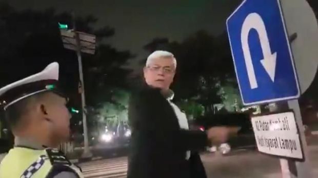 Aksi profesor ceramahi Polantas yang videonya viral/