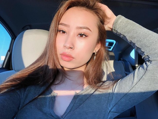 Kathy Zhu cukup populer di media sosial dengan jumlah follower total 70 ribu di Instagram dan Twitter. Foto: Instagram/@katzhux