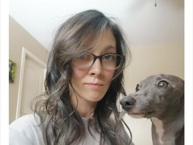 Pepatah bilang semakin lama tinggal serumah bersama, maka mereka akan semakin mirip. Foto ini mungkin bisa jadi buktinya. Foto: Twitter