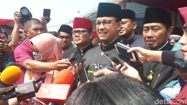 Curhat Anies soal Orang Miskin Beli Air Bersih dan Banjir di DKI
