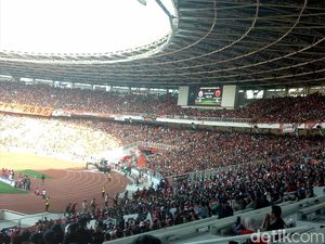 The Jakmania dan The Macz Man Adu Yel-yel di Stadion GBK