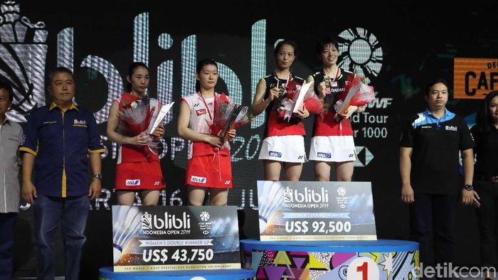 Yuki Fukushima/Sayaka Hirota juara Indonesia Open 2019. (Pradita Utama/detikSport) Yuki Fukushima/Sayaka Hirota juara Indonesia Open 2019. (Pradita Utama/detikSport)