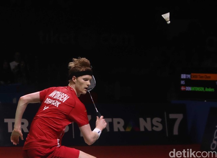 Chou Tien Chen menyegel gelar juara Indonesia Open 2019. Pebulutangkis Taiwan itu mengalahkan Anders Astonsen dari Denmark di babak final.