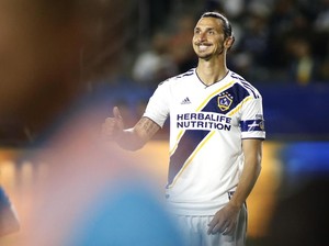 Bikin Hat-trick Sempurna, Ibrahimovic adalah Ferrari di Antara Fiat