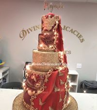 Priyanka Chopra Dapat Kejutan Cake Mewah 5 Tingkat dari Nick Jonas 