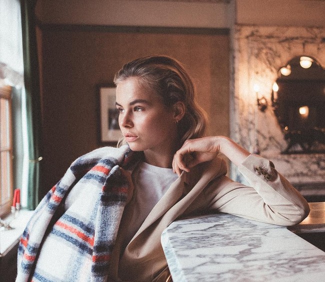 AnneKee yang lebih tua sehari dari De Light diketahui baru saja mendaftar jurusan hukum di sebuah universitas dengan program kuliah jarak jauh. Foto: Dok. Instagram @anneekemolenaar