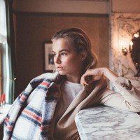 AnneKee yang lebih tua sehari dari De Light diketahui baru saja mendaftar jurusan hukum di sebuah universitas dengan program kuliah jarak jauh. Foto: Dok. Instagram @anneekemolenaar