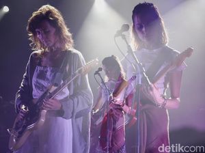 Melayang Bersama Warpaint di We The Fest 2019