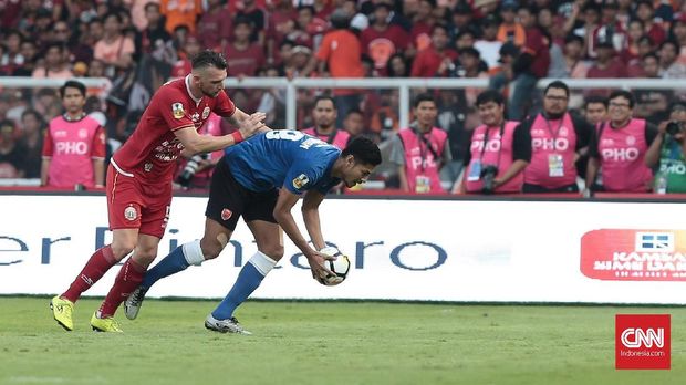 Persija Jakarta unggul 1-0 atas PSM Makassar di leg pertama final Piala Indonesia 2019.