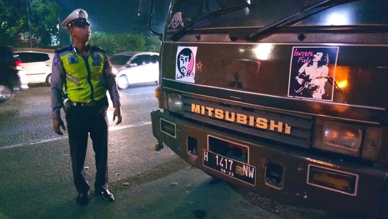 Pengemudi Truk Ditemukan Tewas di Tol Tanjung Barat Pengemudi Truk Ditemukan Tewas di Tol Tanjung Barat