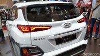 Masih bicara bagian eksterior, juga ada tambahan aksesori driving light, back up light, crossbar dan roof box. Foto: Luthfi Anshori