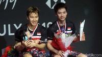 Dalam pertandingan final di Istora, kompleks Gelora Bung Karno (GBK), Minggu (21/7/2019), Kevin/Marcus tampil prima dan berhasil mengalahkan senior mereka, Hendra/Ahsan.