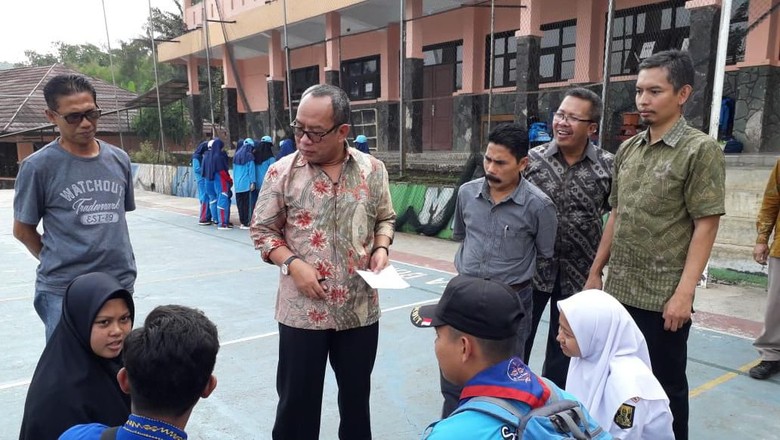 Imbas Bendera Tauhid, Rekrutmen Rohis MAN 1 Sukabumi akan Ditunda Imbas Bendera Tauhid, Rekrutmen Rohis MAN 1 Sukabumi akan Ditunda