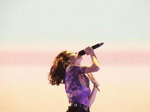 WTF Hari ke-2: Seksinya Anne Marie hingga Daniel Caesar yang Romantis