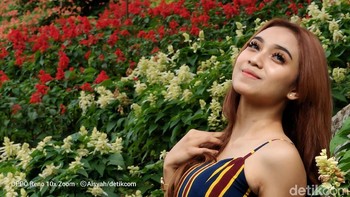 Fotografer profesional Rio Motret yang memberikan workshop fotografi kepada media menjelaskan, cahaya matahari jika dimanfaatkan dengan tepat bisa memberikan efek bagus pada kulit seseorang ketika difoto. Foto: Aisyah Kamaliah/detikINET