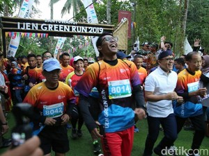 Bupati Azwar Anas Lepas Banyuwangi Ijen Green Run