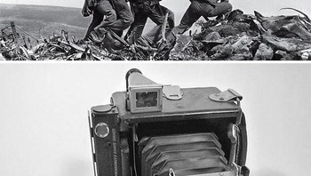 Raising The Flag On Iwo Jima (1945) karya Joe Rosenthal dipotret menggunakan kamera Speed Graphic. Foto: Bored Panda