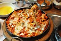 Kenyang Makan Sekaligus Hangout Malam di 5 Tempat Makan di Central Park