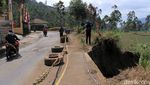 Ngeri! Penampakan Tebing di Bandung yang Tak Kunjung Diperbaiki