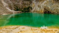 Namun banyak yang tak mau tahu lebih jauh. Danau ini rupanya beracun. Hal ini disebabkan karena sejarahnya di masa lampau. (iStock)