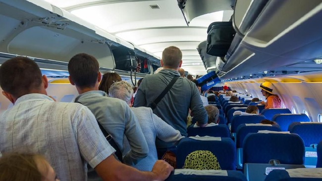 Cuaca Buruk, Garuda Indonesia Mendarat Darurat di Halim