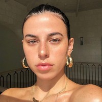 Bekerja dengan selebriti papan atas menurut Victoria, diperlukan kerelaan untuk selalu diandalkan selama 24 jam. Dia akan meneleponku pukul 02:00. Aku akan menjawabnya. Aku tidak terlalu membatasi waktu. Itu seperti kapan saja tugas memanggil, tuturnya. Foto: Instagram @victoriavillarroel